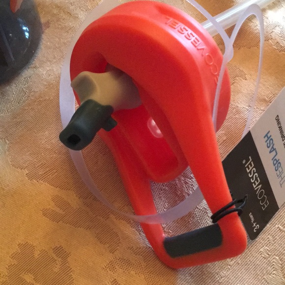 Ecovessel -Tilt-Free Drinking Camp Design - Picture 4 of 8